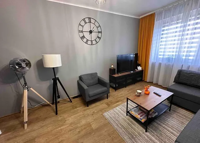 Spacious 2br Apartment,balcony, Self Check In דירה זברזה