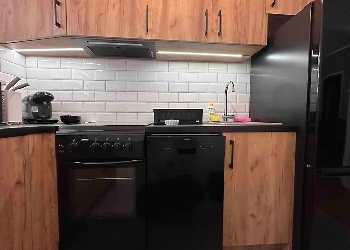 Spacious 2br Apartment,balcony, Self Check In דירה זברזה